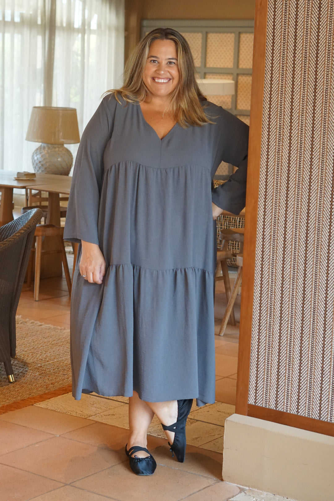 VESTIDO CAPE GRIS