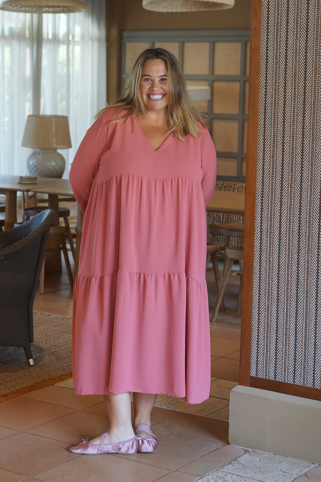 VESTIDO CAPE COLORETE
