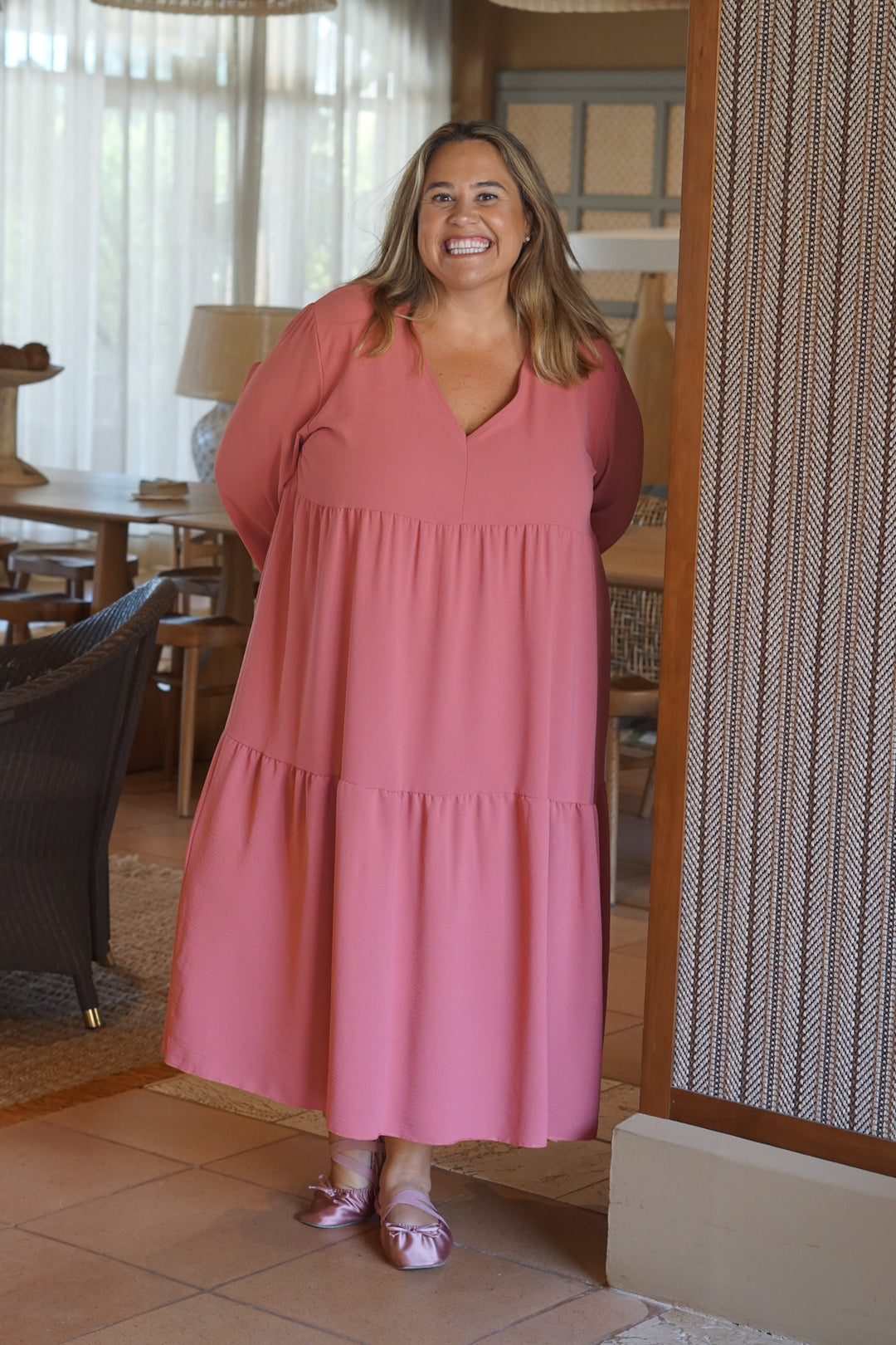 VESTIDO CAPE COLORETE