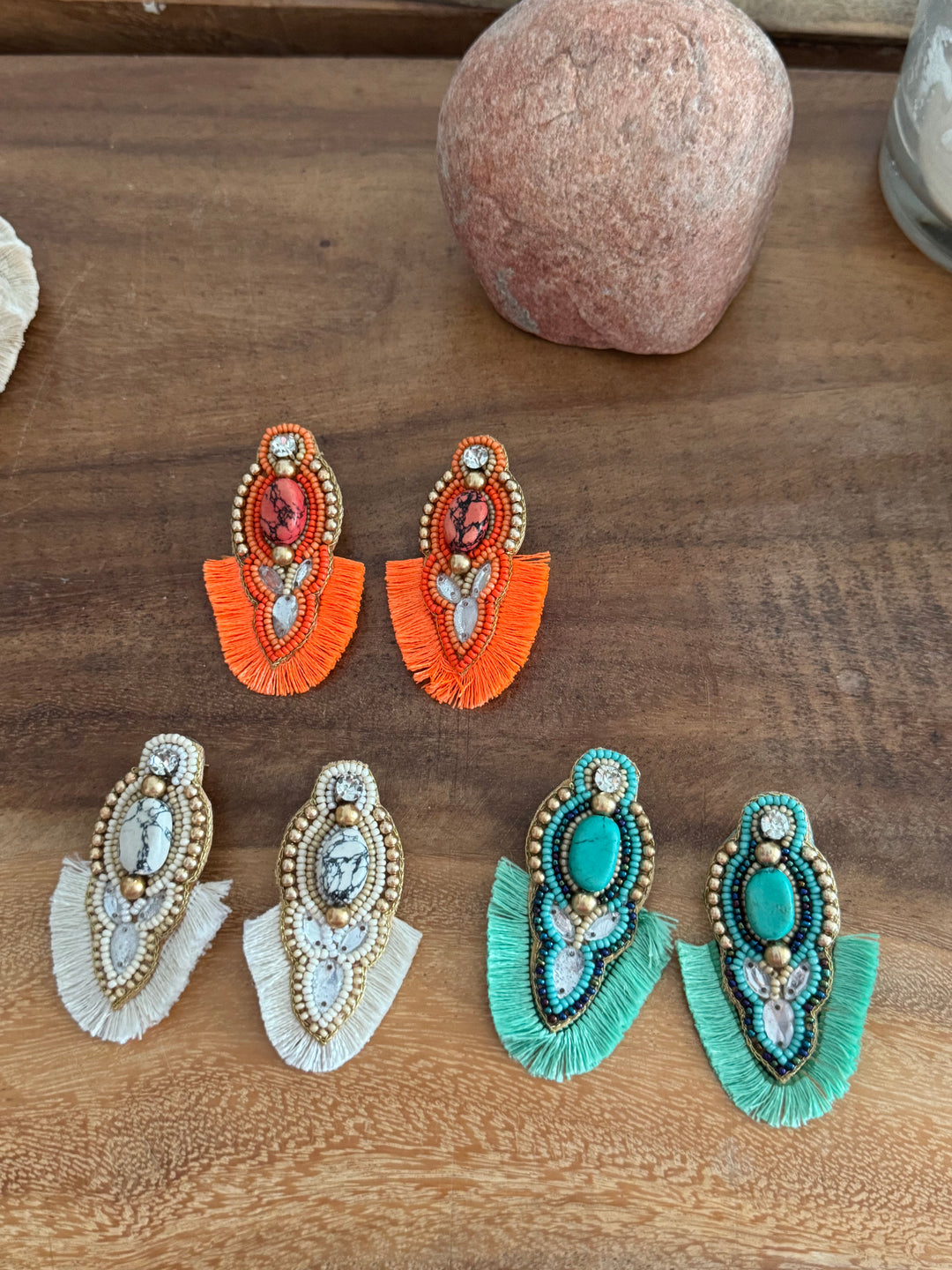 PENDIENTES FLECOS BLANCO