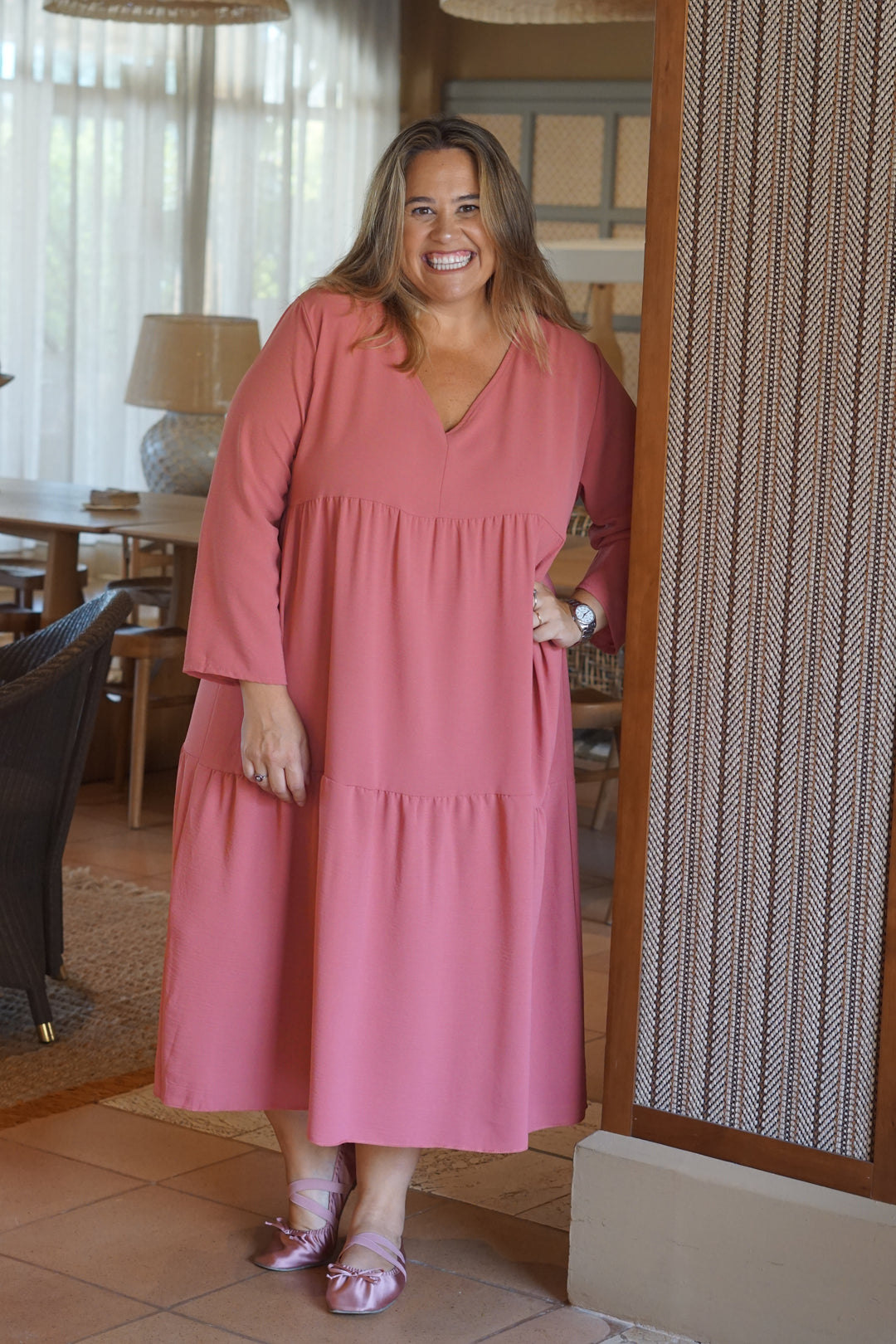 VESTIDO CAPE COLORETE