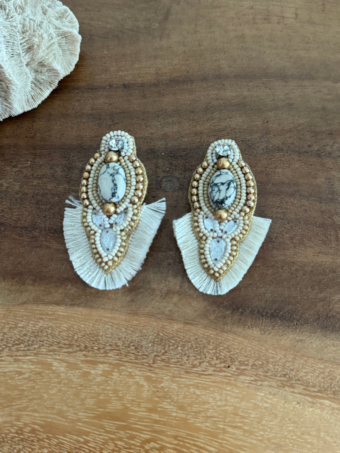 PENDIENTES FLECOS BLANCO