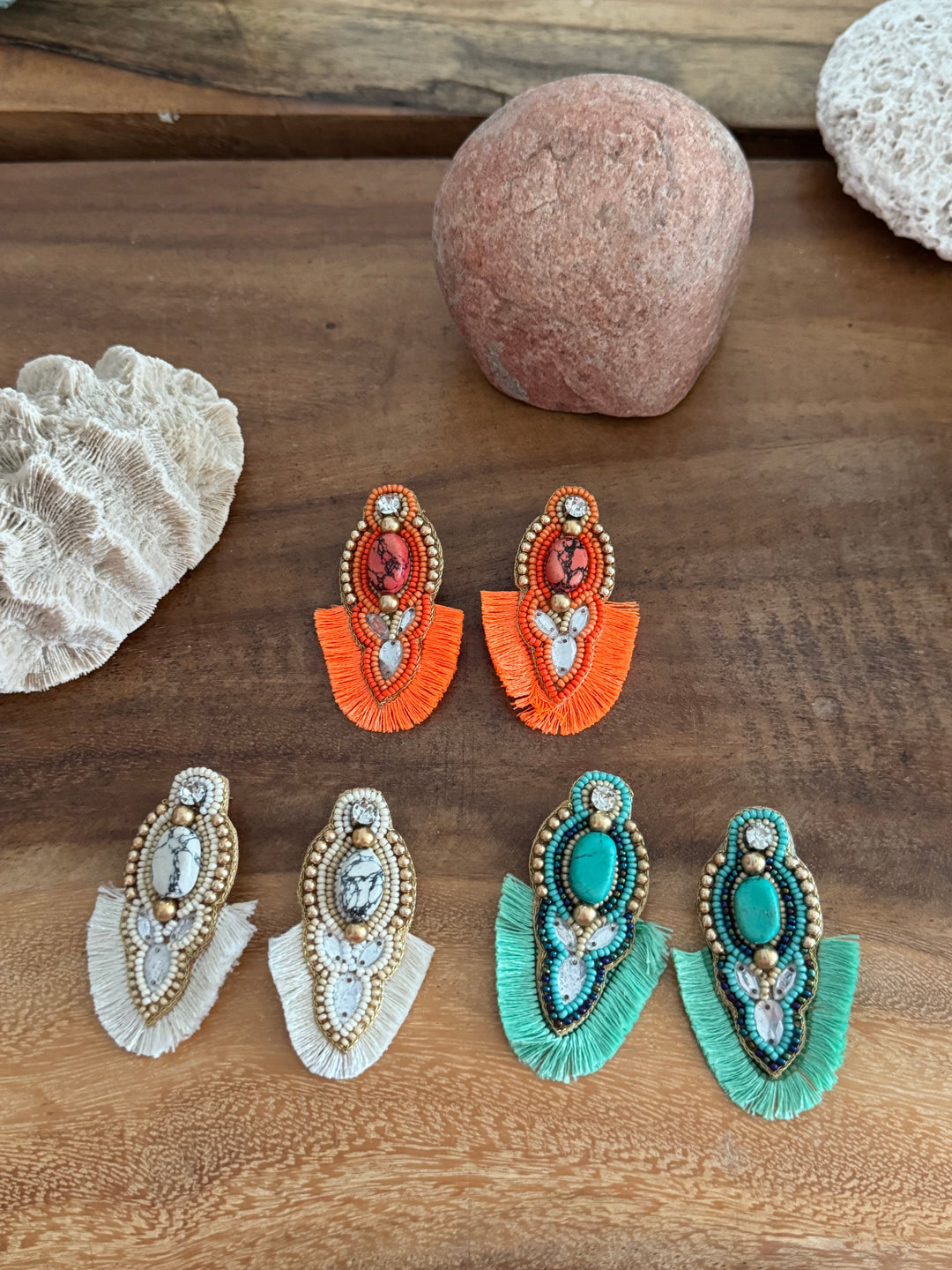 PENDIENTES FLECOS BLANCO