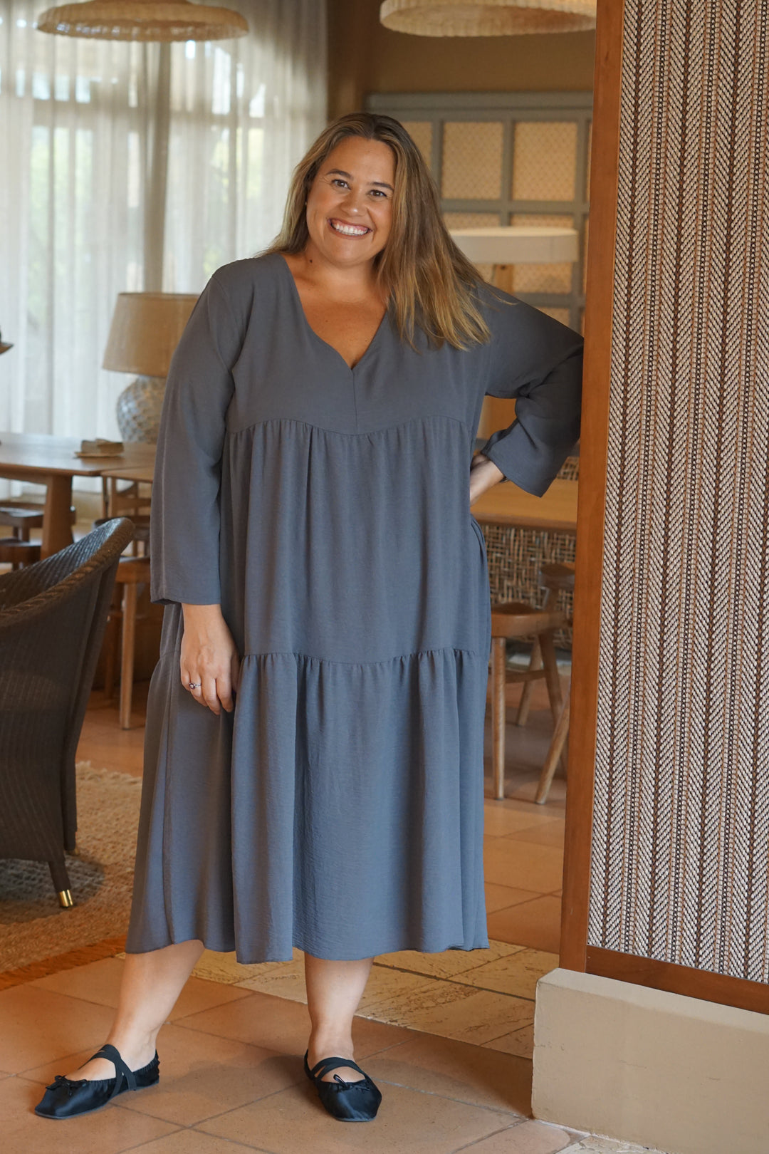 VESTIDO CAPE GRIS