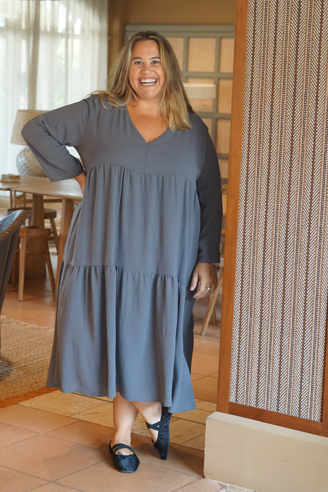 VESTIDO CAPE GRIS